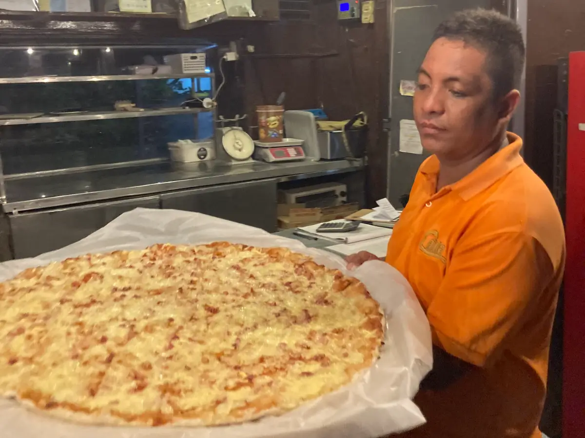 セブで食べた巨大ピザ