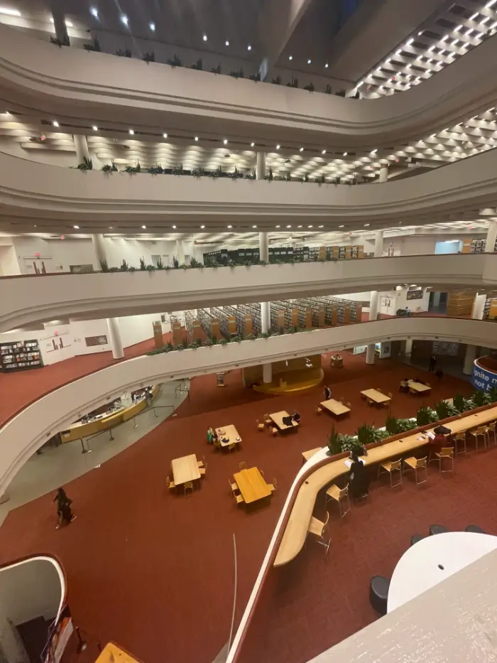 トロントで1番大きい図書館