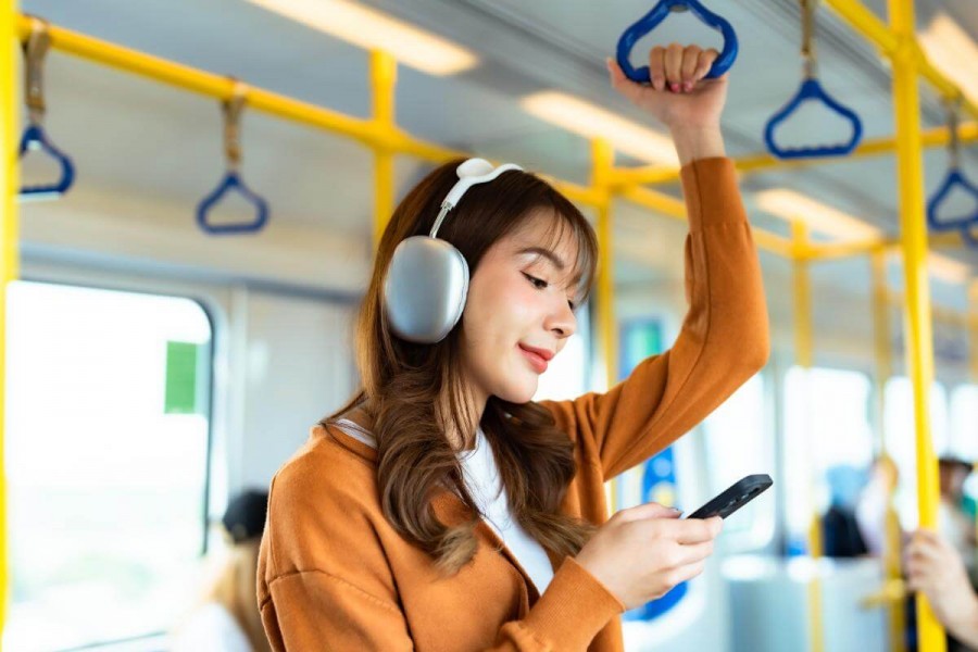 電車　スマホ