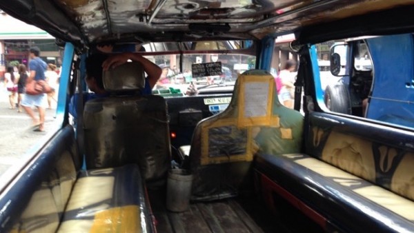 フィリピン名物 ジプニー の乗り方を徹底解説 留学ブログ