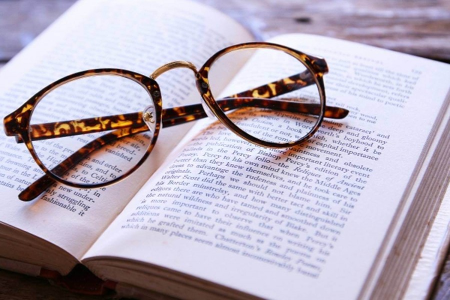 眼鏡と本