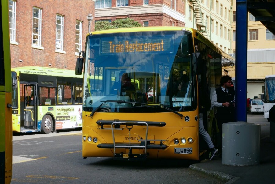 ウェリントン 交通 バス