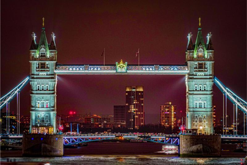 イギリス アクティビティ ディナークルーズ