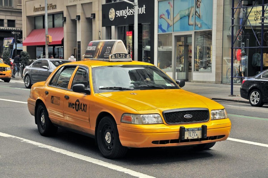ニューヨーク 空港 市内アクセス タクシー