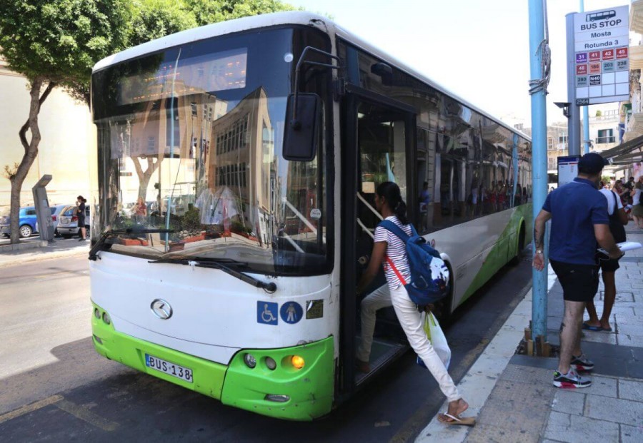 マルタ 交通 バス