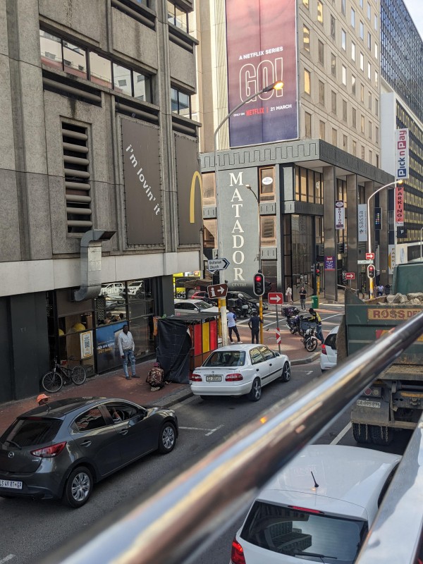 「30歳以上」限定クラスは利点がいっぱい！大人留学にお勧めです。 - ケープタウン中心部の一人歩きはやや危険