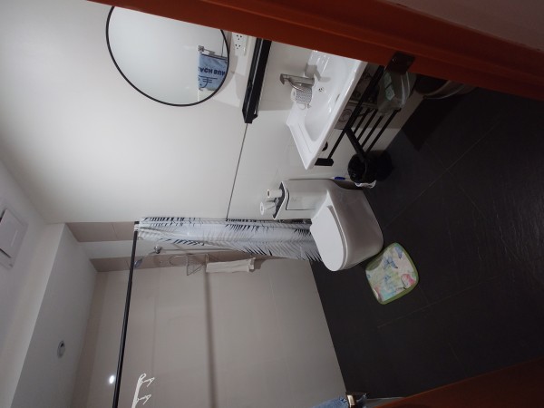 自分の英語能力を上げるとしたらよい場所ですよ。 - バスルームです。