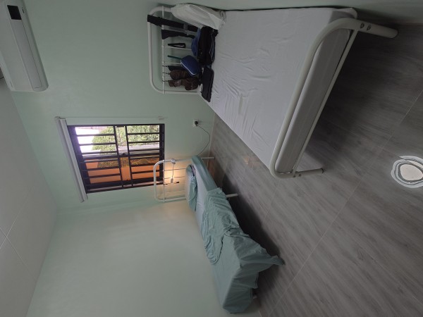 自分の英語能力を上げるとしたらよい場所ですよ。 - 寝室です。