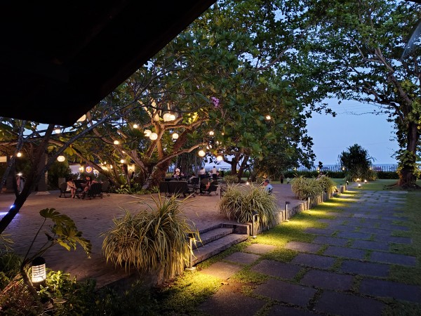 退職前の有給休暇消化を利用して英会話のスキルアップにチャレンジ - 海岸付近のレストラン