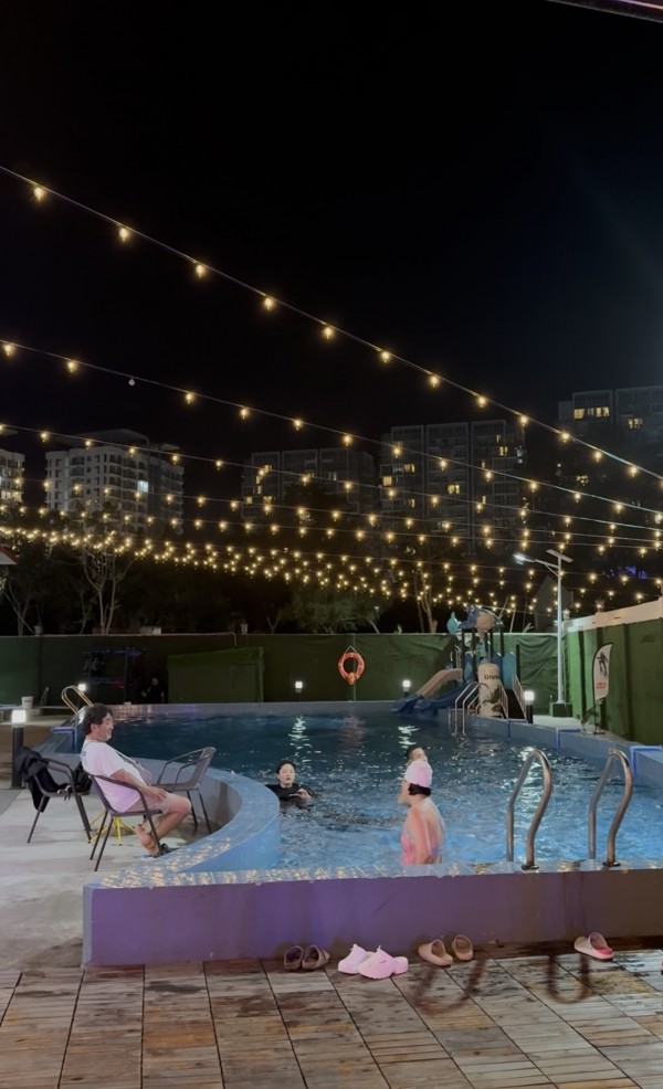 最高の留学期間となりました！ - プールサイドバーも近くにあります！