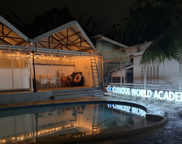 価値ある2ヶ月間の留学 - 学校のプール