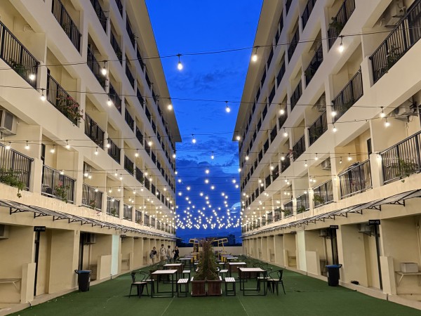 語学や異国文化に向き合う貴重な経験でした - 夕暮れの校舎