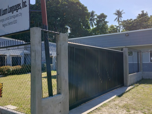 退職前の有給休暇消化を利用して英会話のスキルアップにチャレンジ - 学校外観