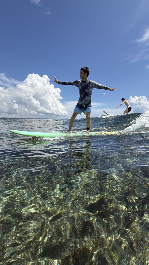 厳しい環境で素敵な仲間に出会える - シャルガオ島でのサーフィン