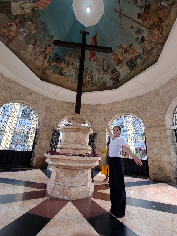 フレンドリーなセブ - アクティビティで見学させて頂いた教会にて