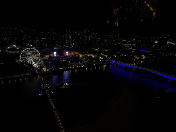 モダンな明るい学校 - Sky deck