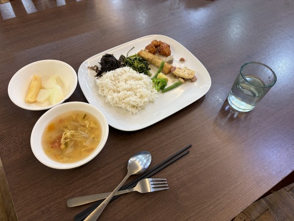 日本人が多すぎです - こんな感じの3食です