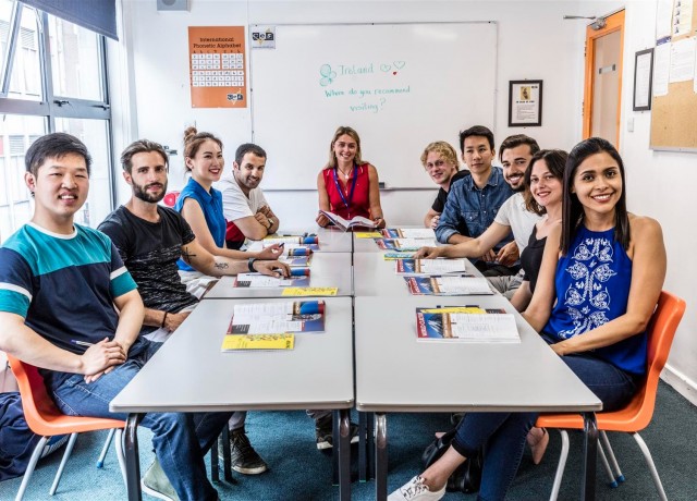 IELTS、ケンブリッジ英検、ピアソンPTE、トリニティ試験の公式会場