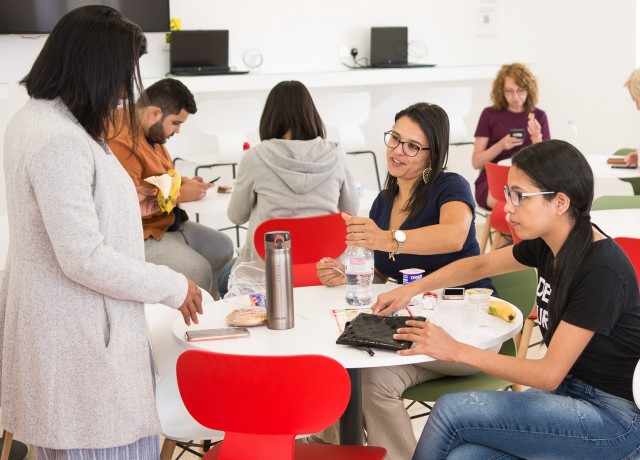 交流の生まれやすい、アットホームな雰囲気・建物