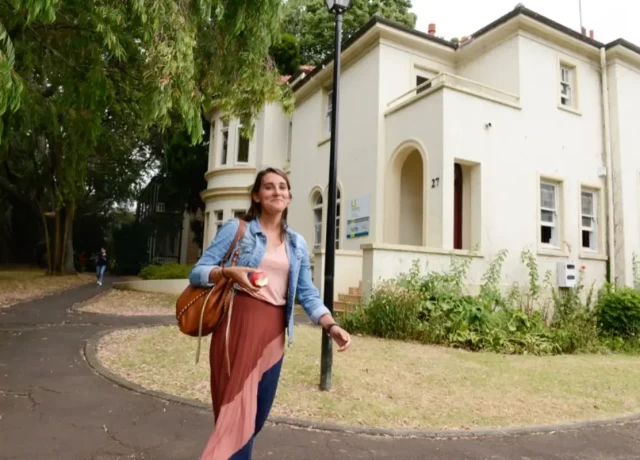 ランゲージズ インターナショナルの校舎外観