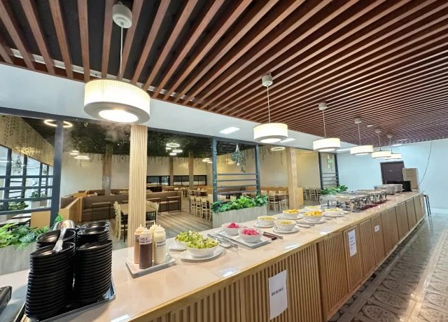 PINESメインキャンパス 食事 ビュッフェ