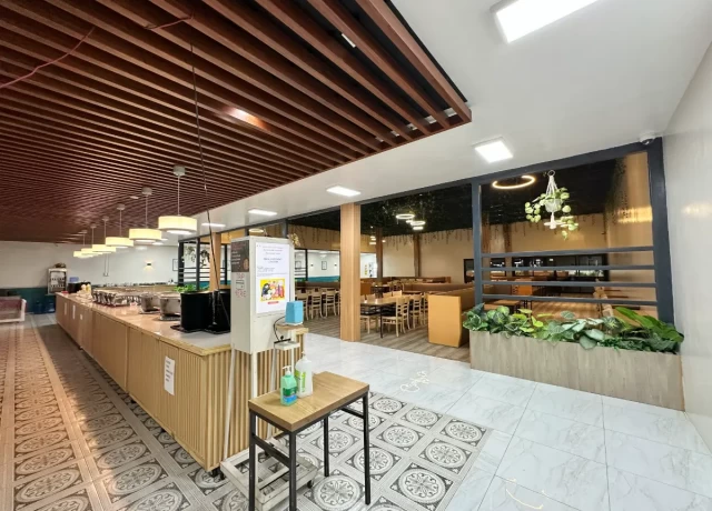 PINESメインキャンパス 食事 ビュッフェ