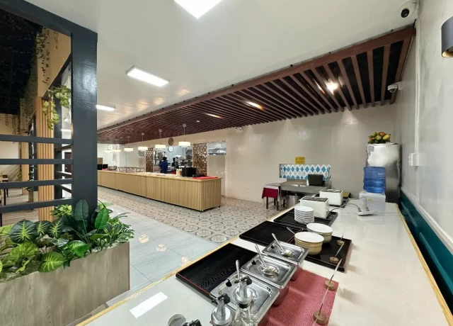 PINESメインキャンパス 食事 ビュッフェ