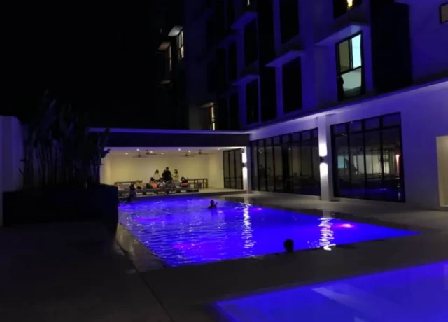 プール