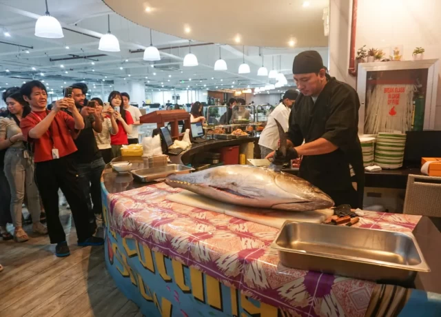 マグロ解体ショー