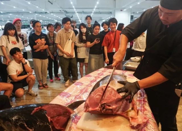 マグロ解体ショー