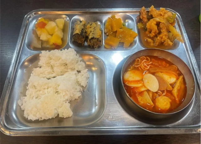 HELP クラーク校の食事