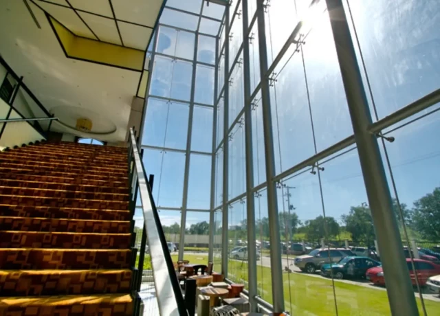 校舎（Titan Hall）