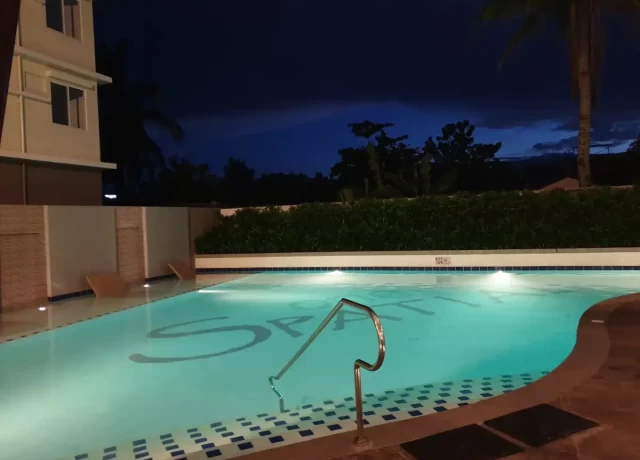 プール