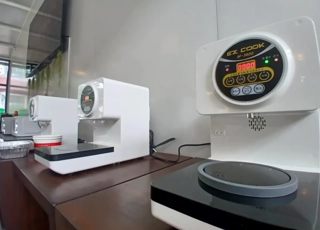 ダイニングホール Ramyeonクッカー