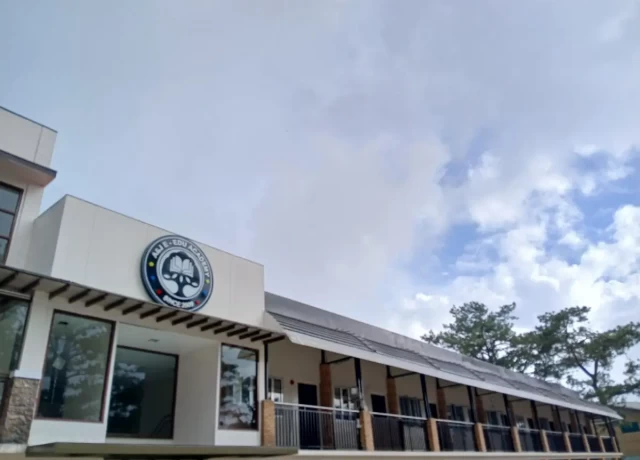 メインビルディング（寮）外観