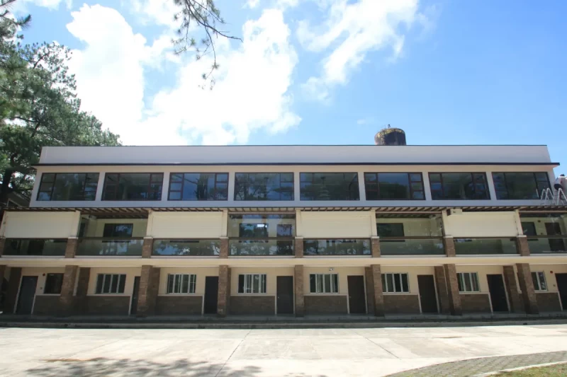 メインビルディング（寮）外観