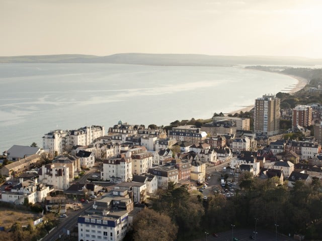 イギリス ボーンマスの海外で生活しながら英語を学べる長期留学向けの語学学校一覧 人気順まとめ School With